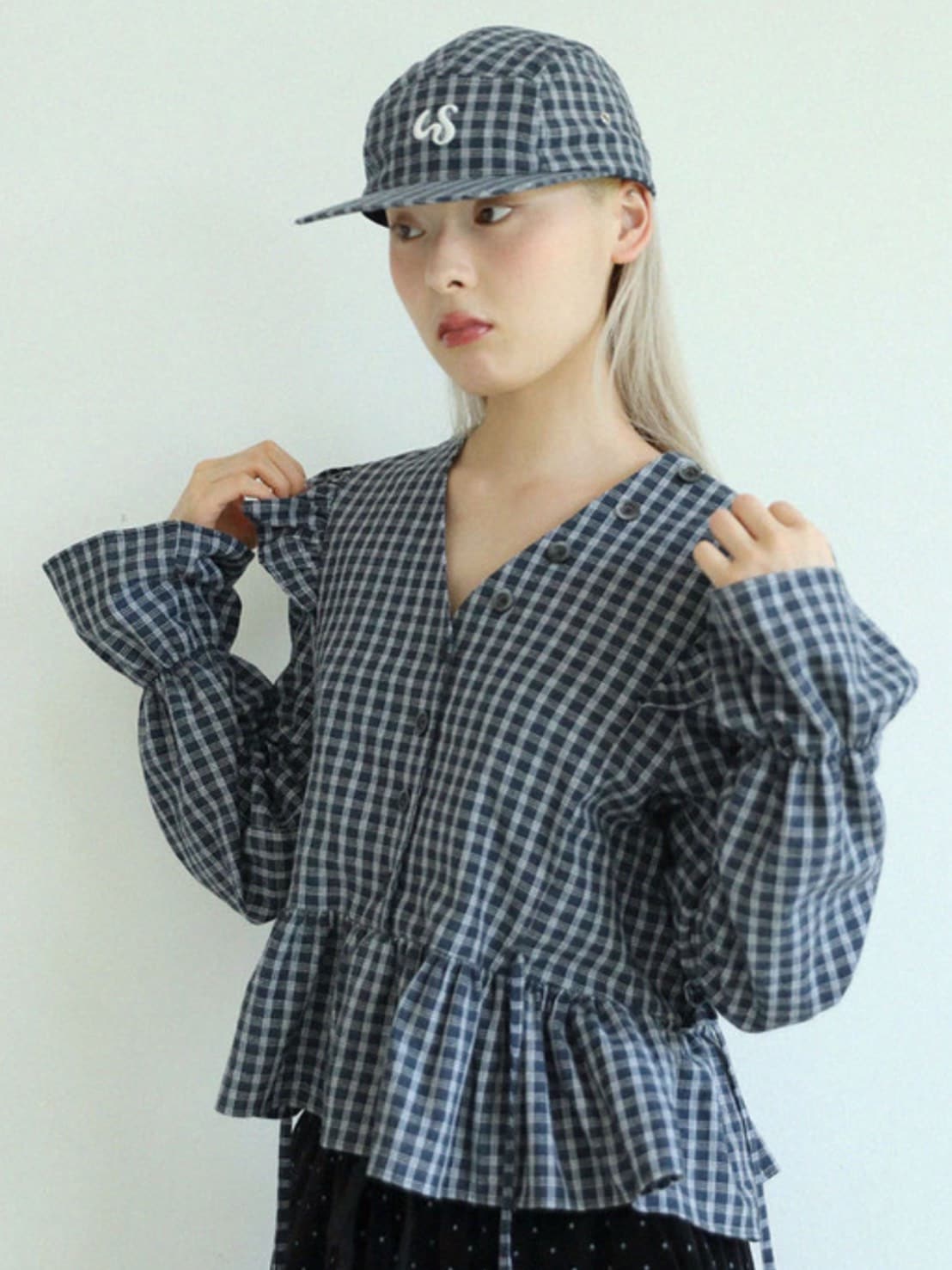 12/21 20:00 再販【Uglyshadow】BUTTON CHECK FRILL BLOUSE