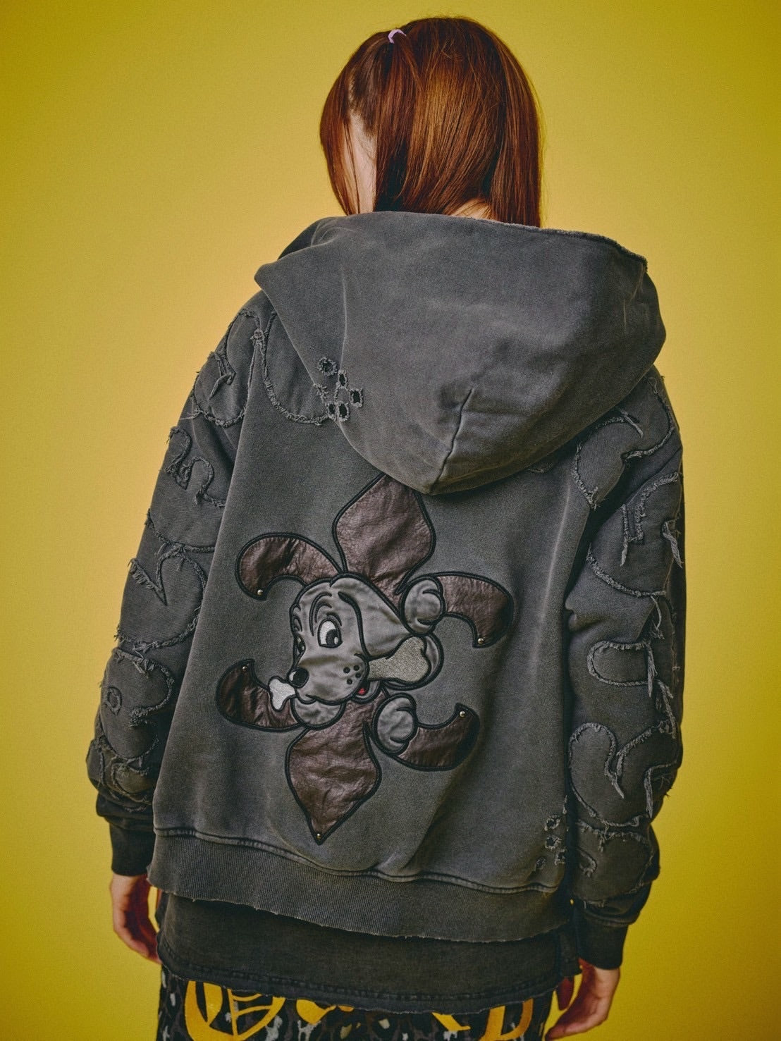 【GALFY】ぼろぼろロゴ百合の紋パーカー