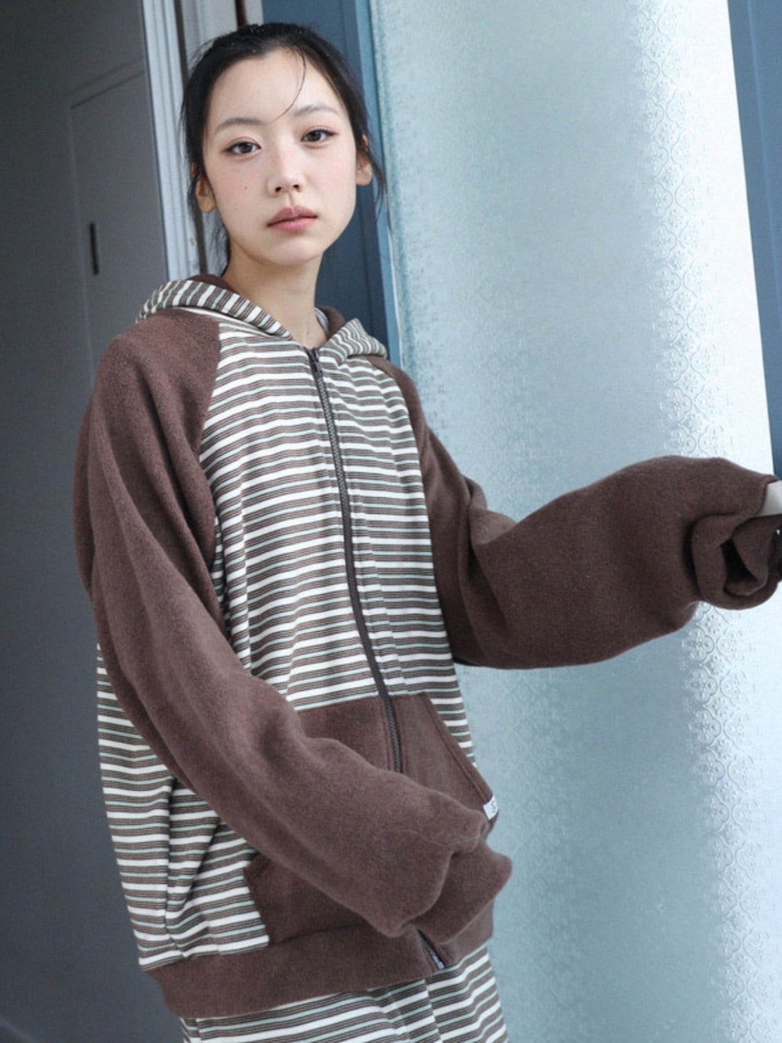 12/21 20:00 発売【Uglyshadow】RABBIT EAR HOOD STRIPE ZIP-UP