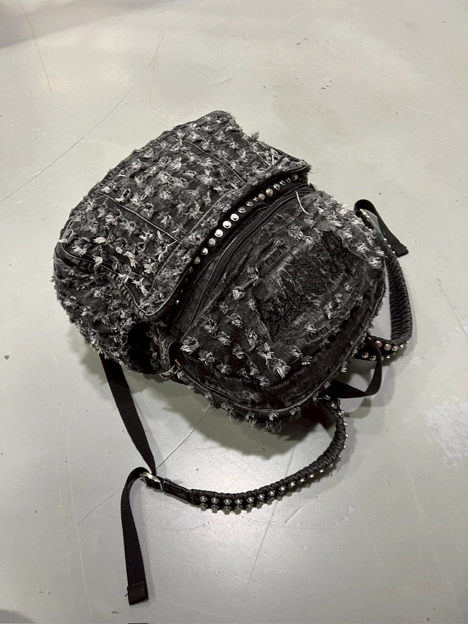 【Reckless Scholars】CAMMO TRASHED STUDDED BACKPACK / 【レックレス スカラーズ】トラッシュスタッズバックパック
