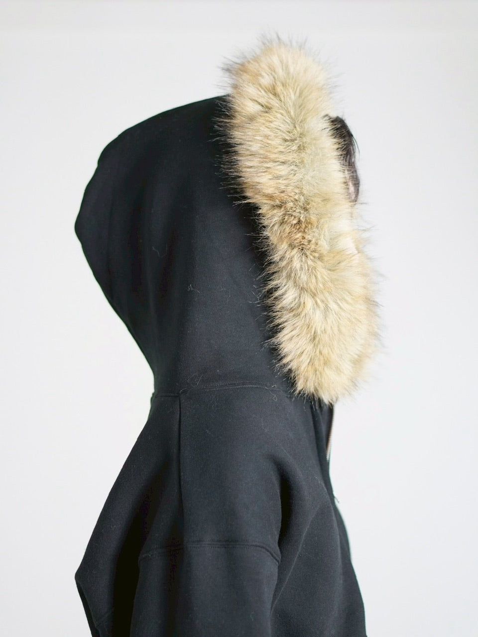 受注制【Chikashitsu +】cropped studs fur zip hoodie / 【チカシツプラス】クロップドスタッズファージップフーディー (2color)