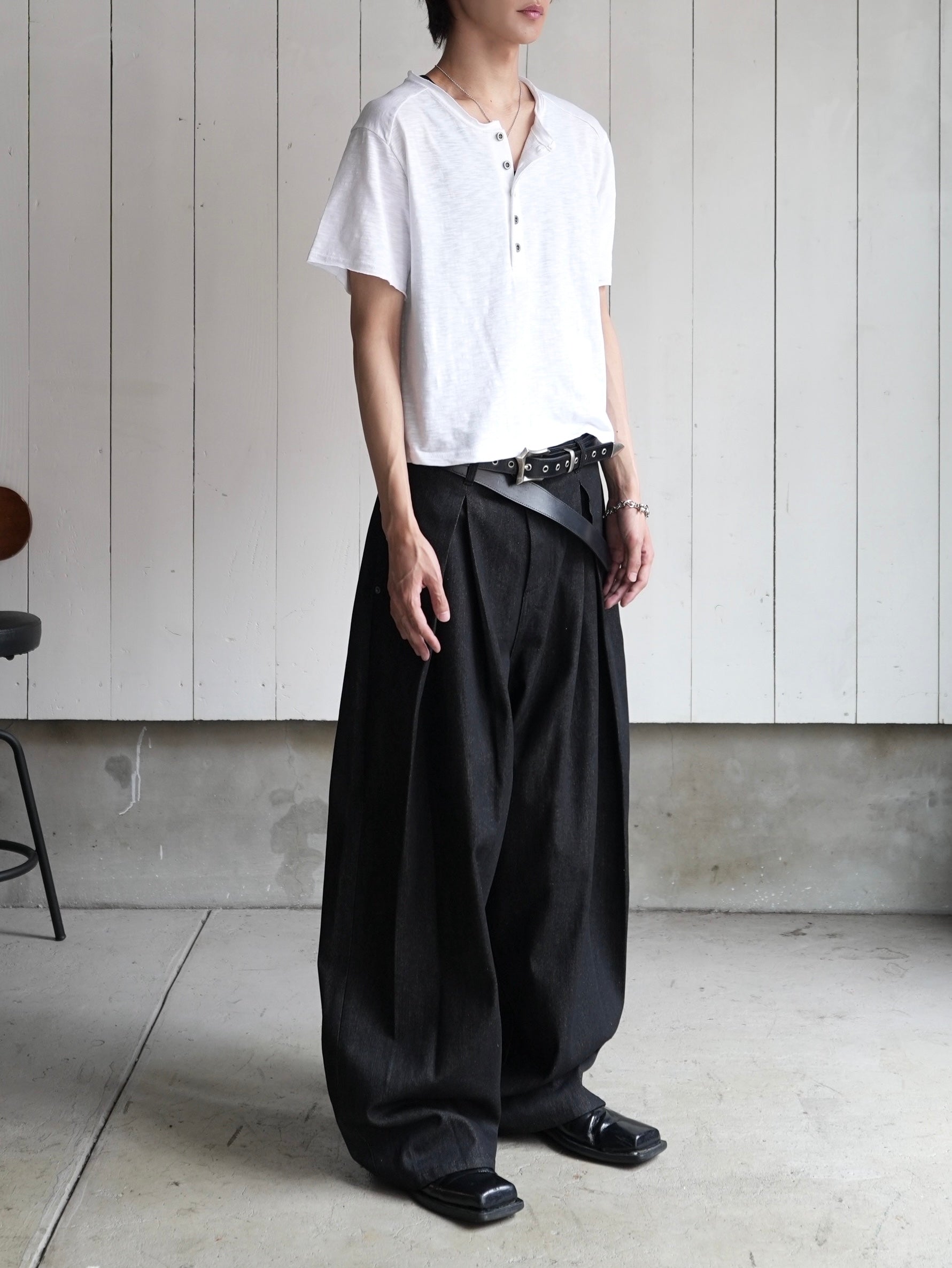 【CHIKASHITSU PLUS HIGH】Steel button short sleeve henley tee (2color)