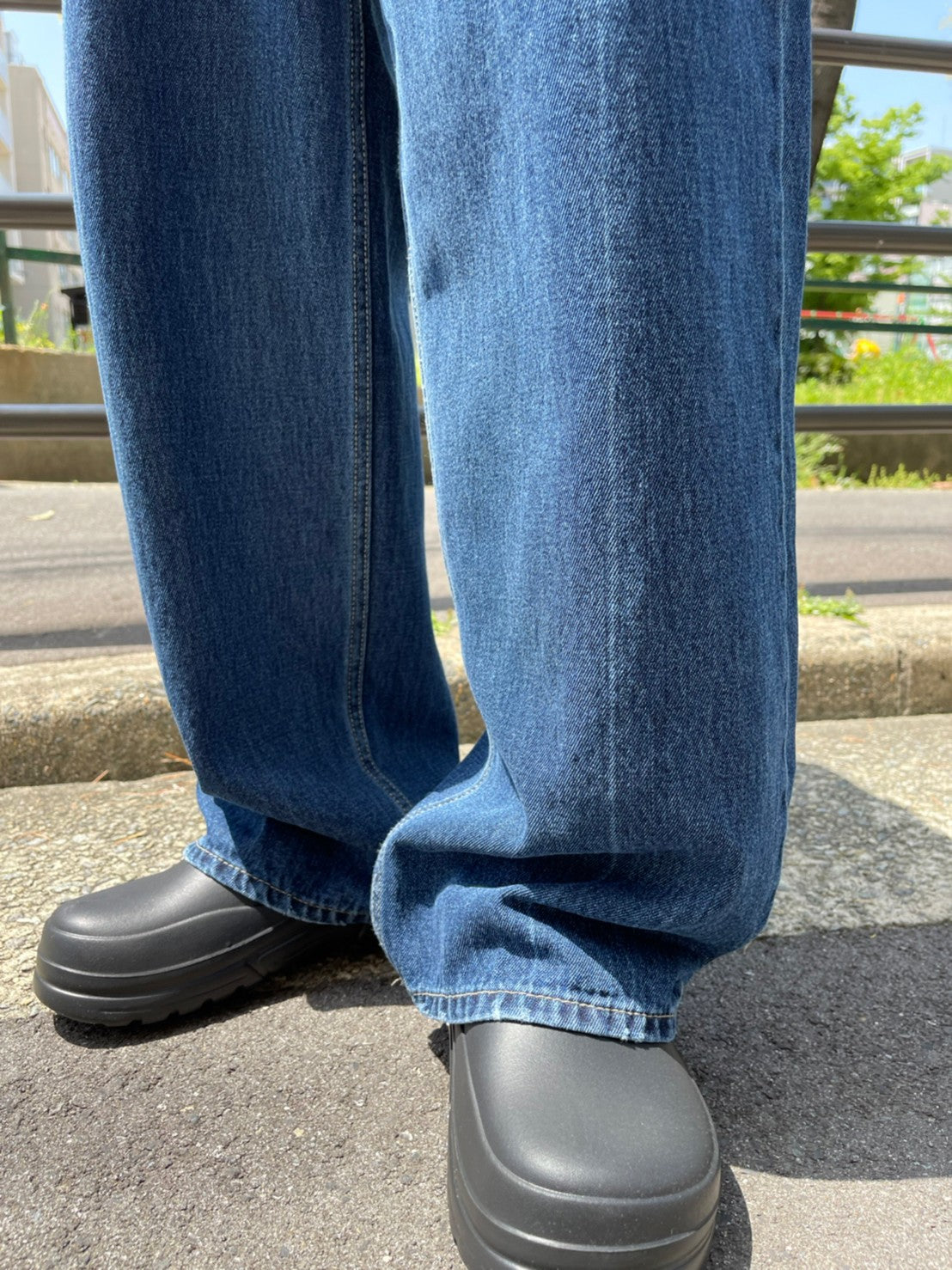 【Chikashitsu +】center breach denim pants (2color)