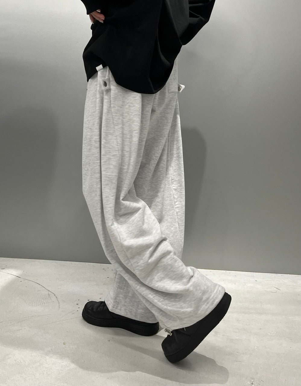 【Chikashitsu +】side button balloon sweat pants (3color)