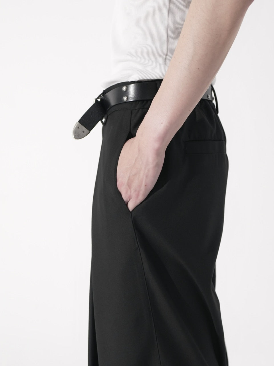 【CS】cross tuck drape slacks (black)