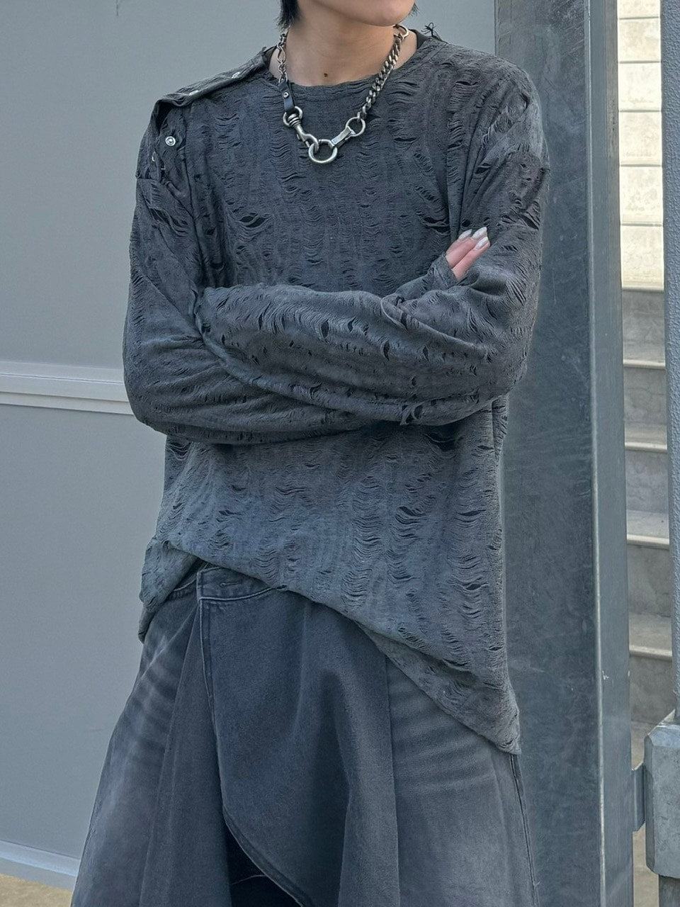 受注制【Chikashitsu +】shoulder button grunge knit (2color)