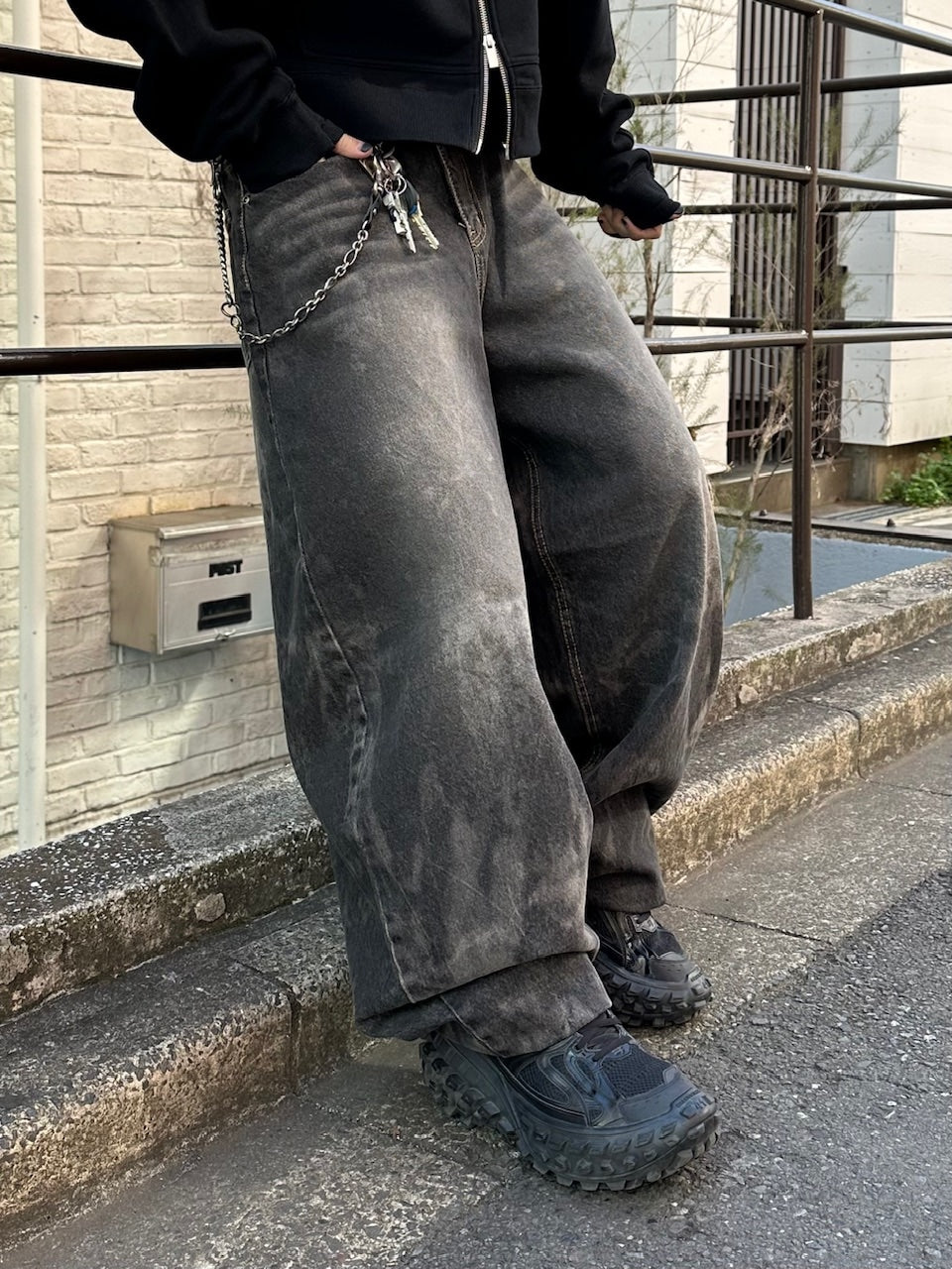 大阪店WEB限定受注制【Chikashitsu +】dirty wash balloon denim pants