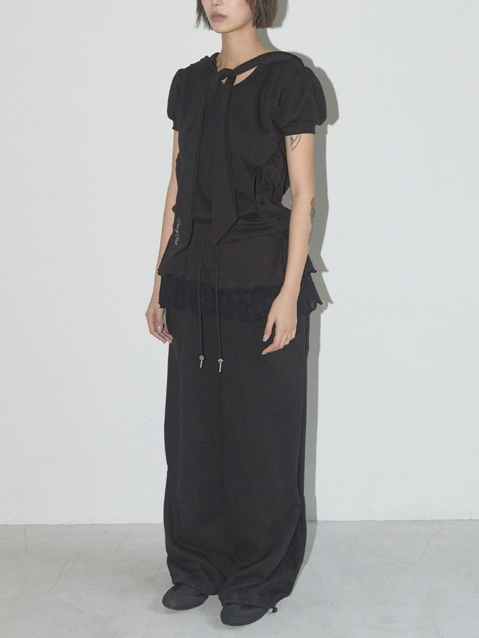 【FANCY CLUB】PUFF ROUND SCARF HOODIE / 【ファンシークラブ】パフスリーブラウンドネックスカーフショートパーカー