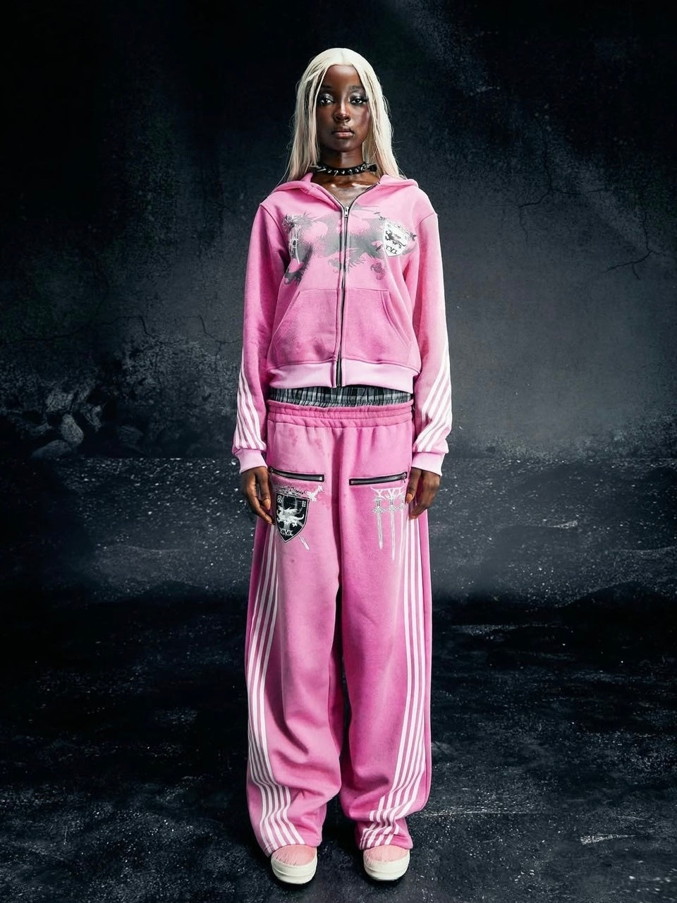 【Cozy world Wide】ROYAL KNIGHT CLUB WAXED - SWEATPANTS