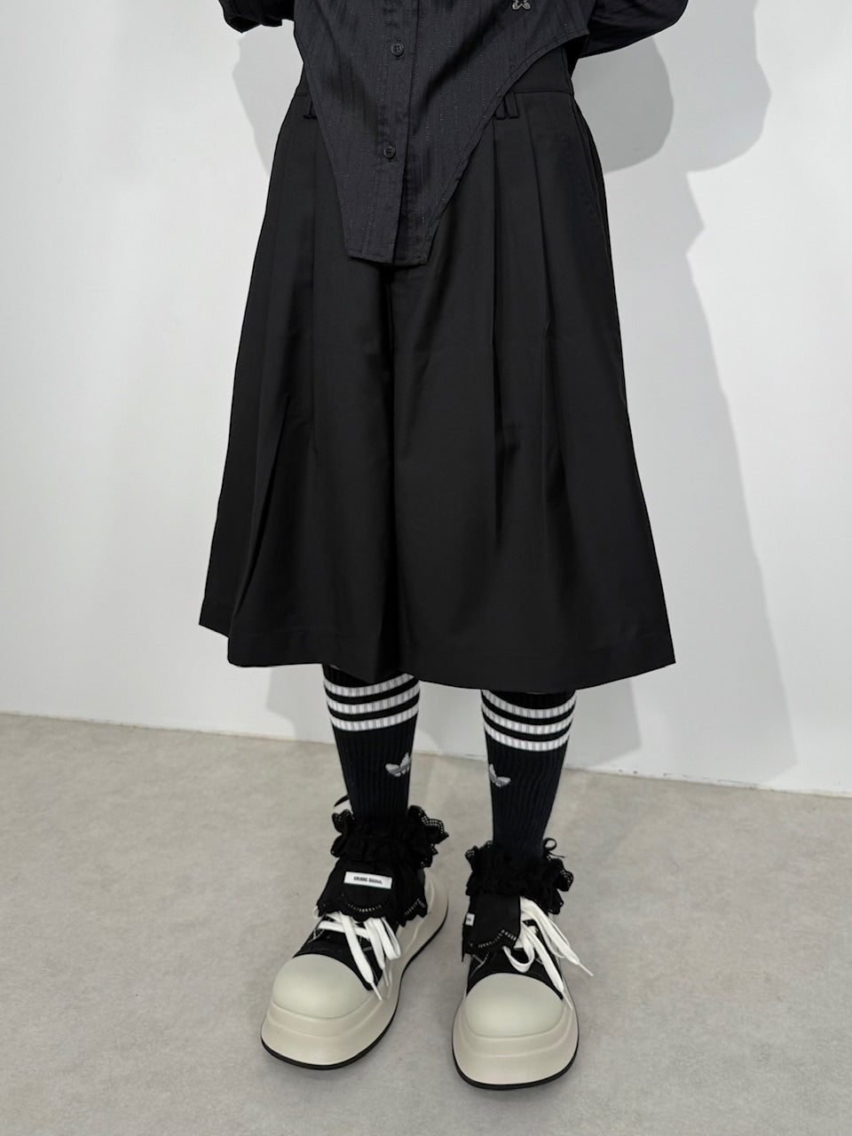 国際配送【Nerd out XU】Bermuda slacks tuck pants (2color)