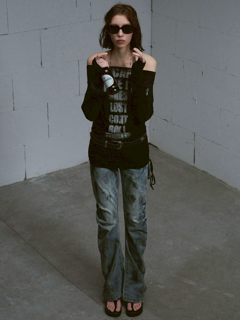 【Cest Nous】Doodle-printed batwing sleeve top / 【セヌー】オフショルダープリント長袖トップス