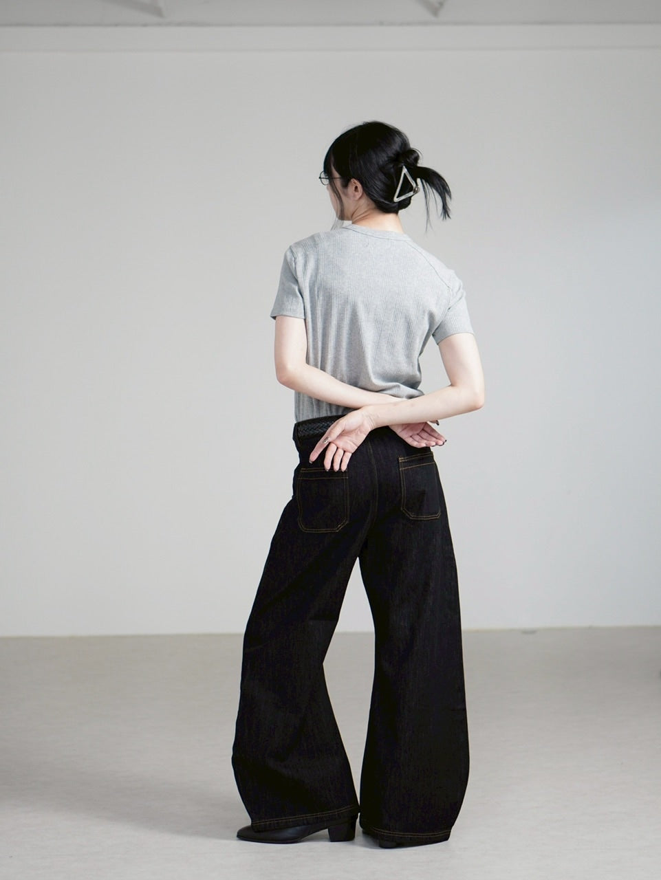 受注制【Chikashitsu +】lilting stitch curve denim pants / 【チカシツプラス】リルティングステッチカーブデニムパンツ