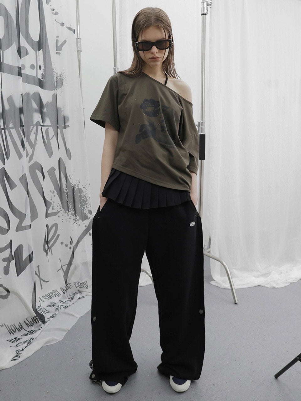 【HOLY NUMBER 7】OFF-SHOULDER PUNK GRAPHICS SHORT-SLEEVED T-SHIRT / 【ホーリーナンバーセブン】オフショルダープリント半袖Tシャツ