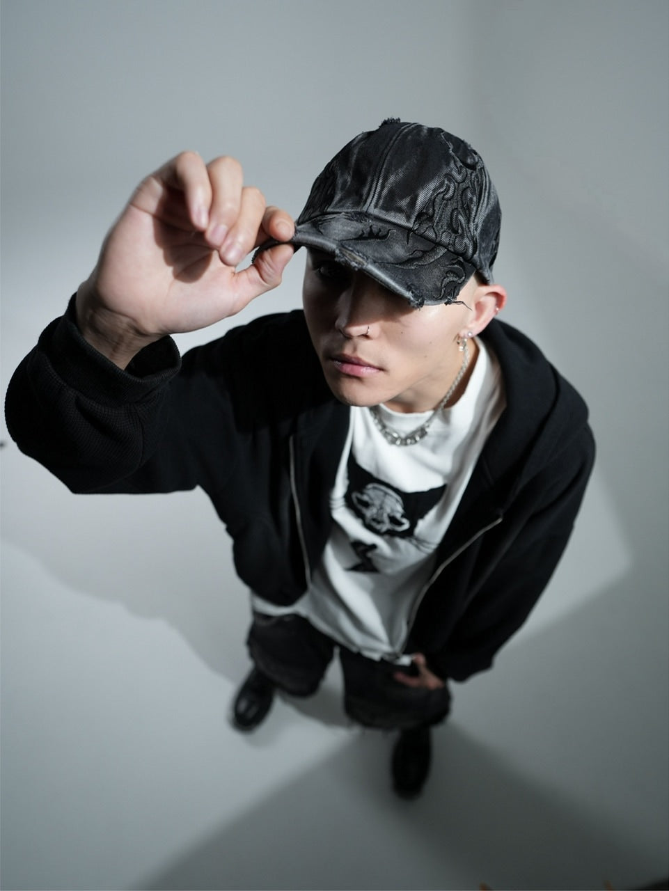 【CHIKASHITSU PLUS HIGH】Destroy skull cat T-shirt (white)