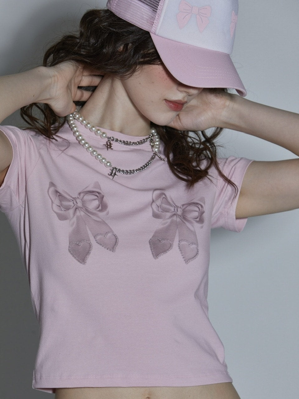 【GATELESS】RIBBON PRINT LOGO CROPPED T-SHIRT / 【ゲートレス】リボンプリントロゴクロップド半袖Tシャツ