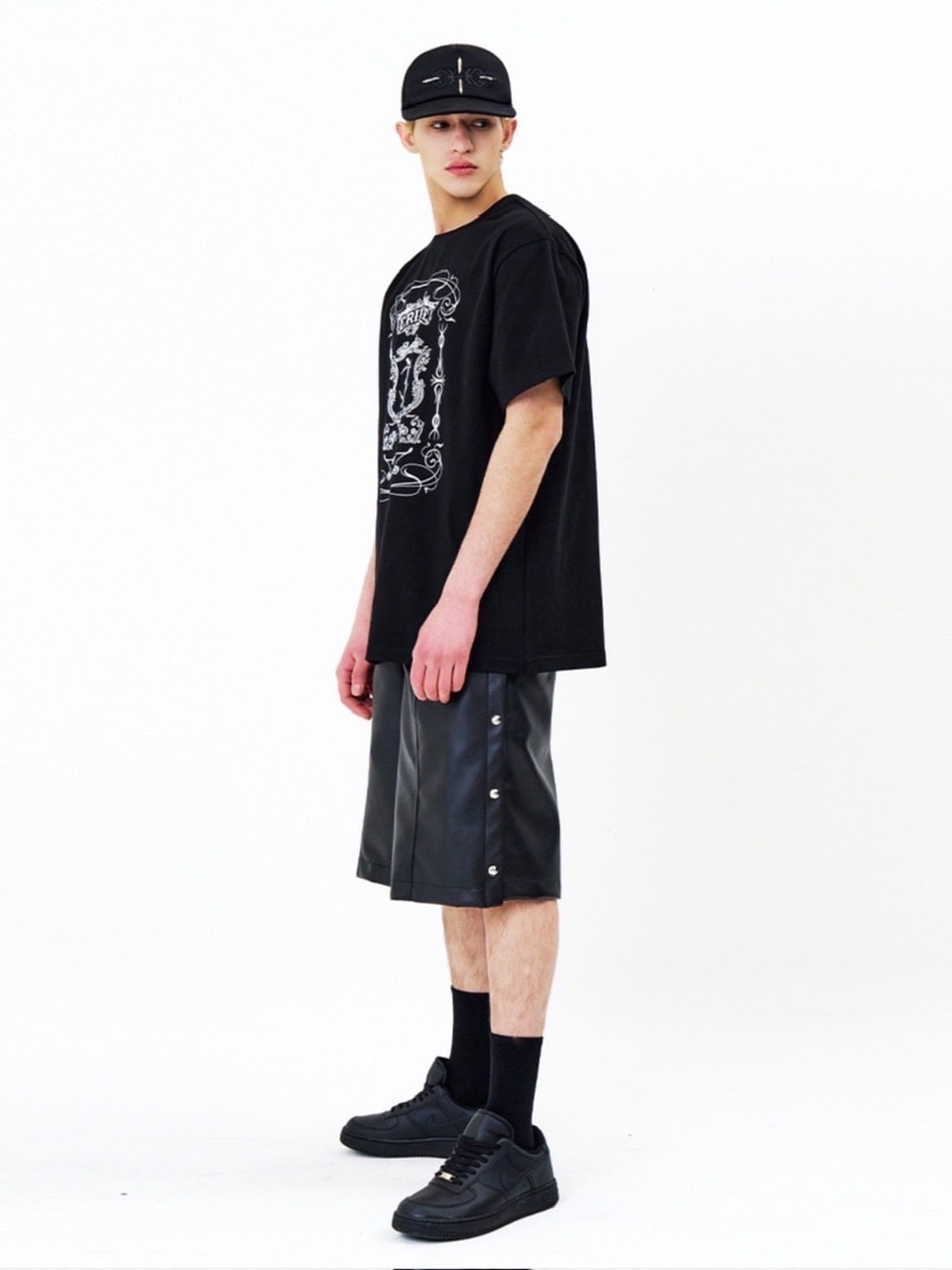 【E RIN AI E】MOON SHORT SLEEVE TEE