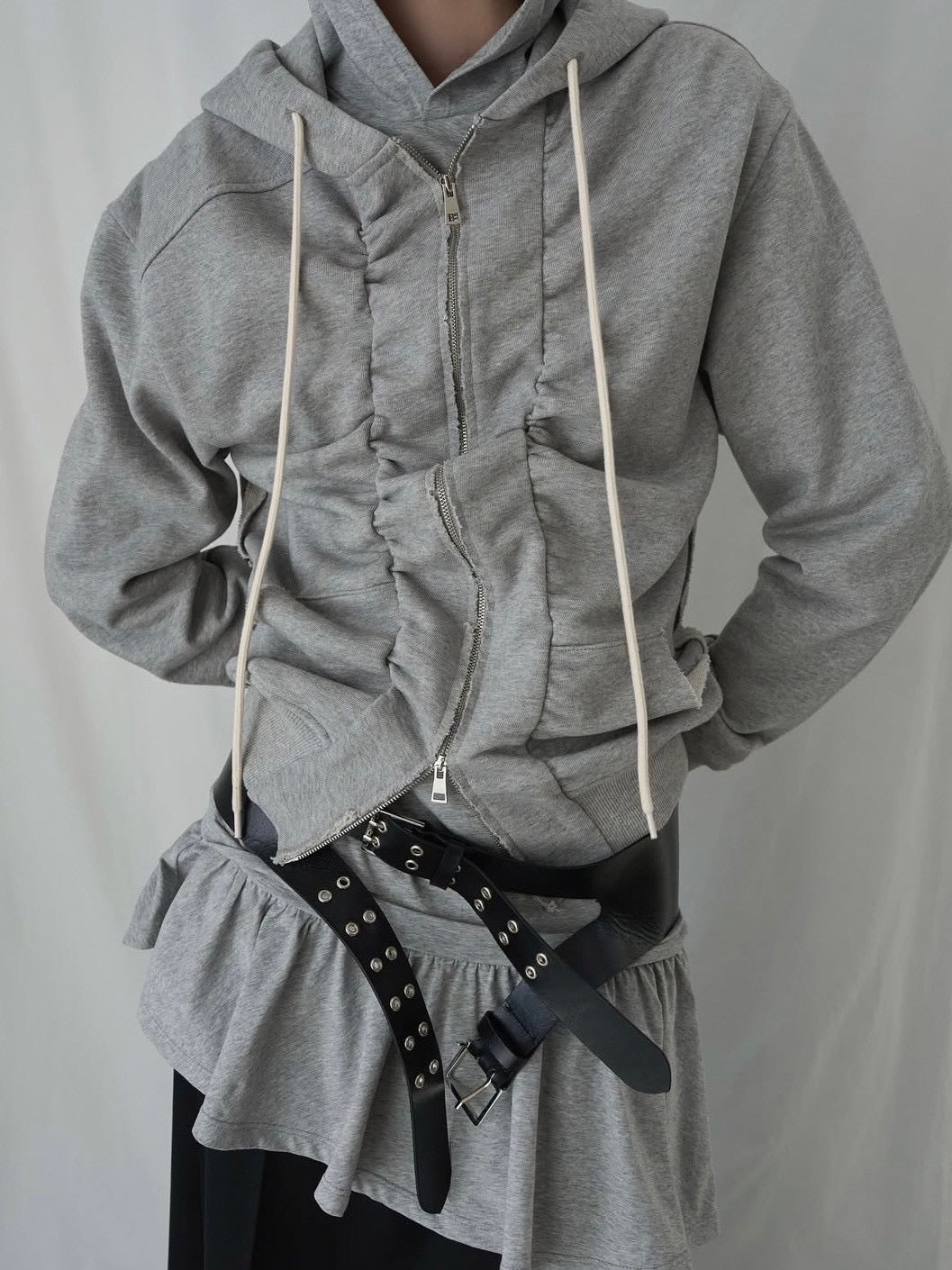 【LCDC】SHIRRING DETAIL ZIP-UP HOODIE / 【エルシーディーシー・ティーエム】シャーリングディティールジップアップパーカー