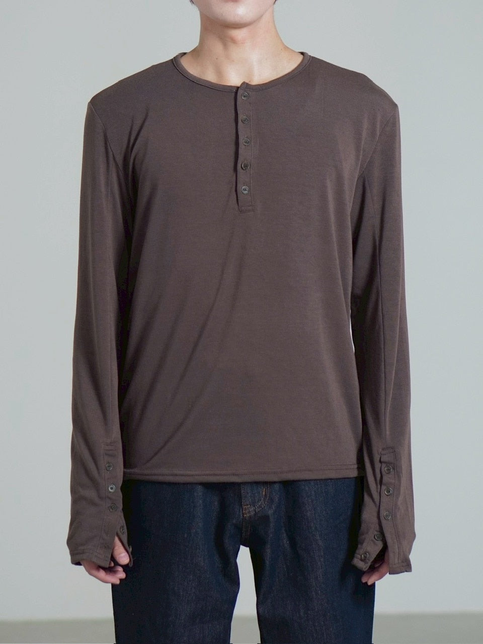 受注制【Chikashitsu +】sleeve button henley neck long sleeve tee