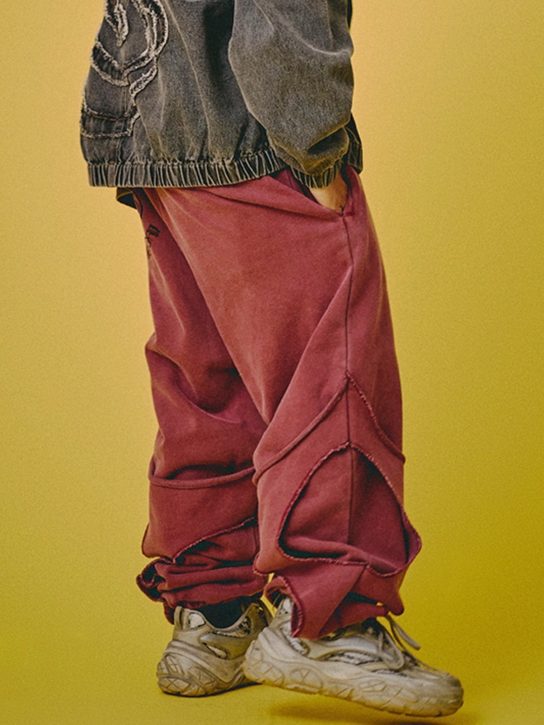 【GALFY】穴の向こうにわんちゃんスウェット