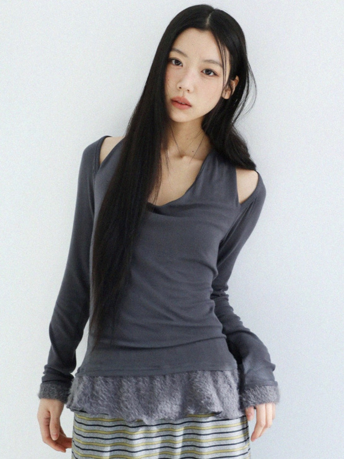 12/21 20:00 発売【Uglyshadow】SCARF FUR FRILL T-SHIRT