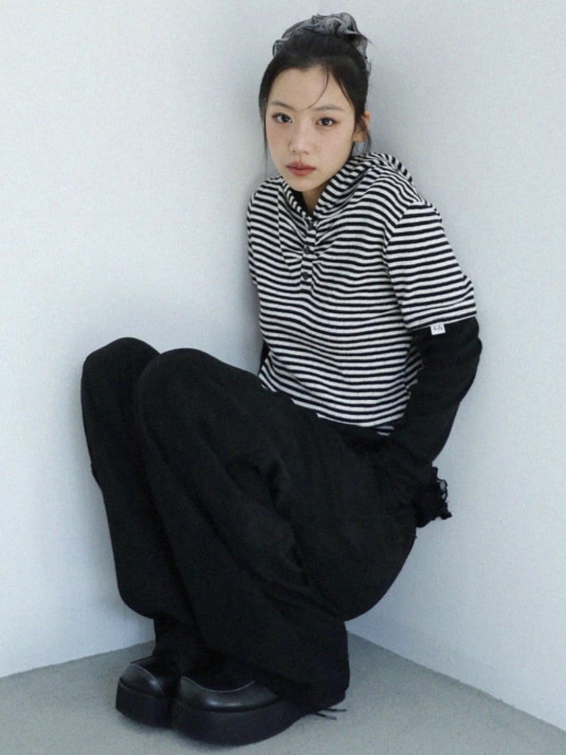 12/21 20:00 発売【Uglyshadow】STRIPE SHIRRING LAYERED HOODIE