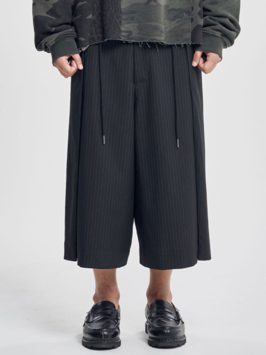 着画、物撮りまだ【AJOBYAJO】One Tuck Stripe Bermuda Pants