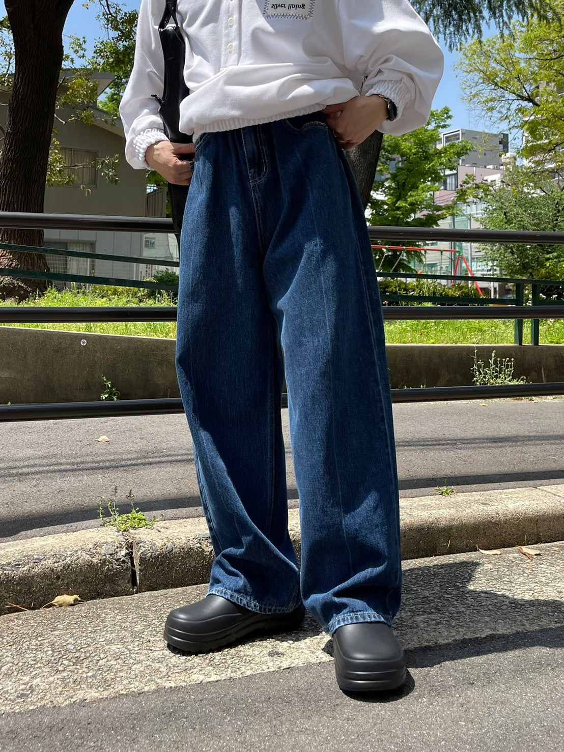 【Chikashitsu +】center breach denim pants (2color)