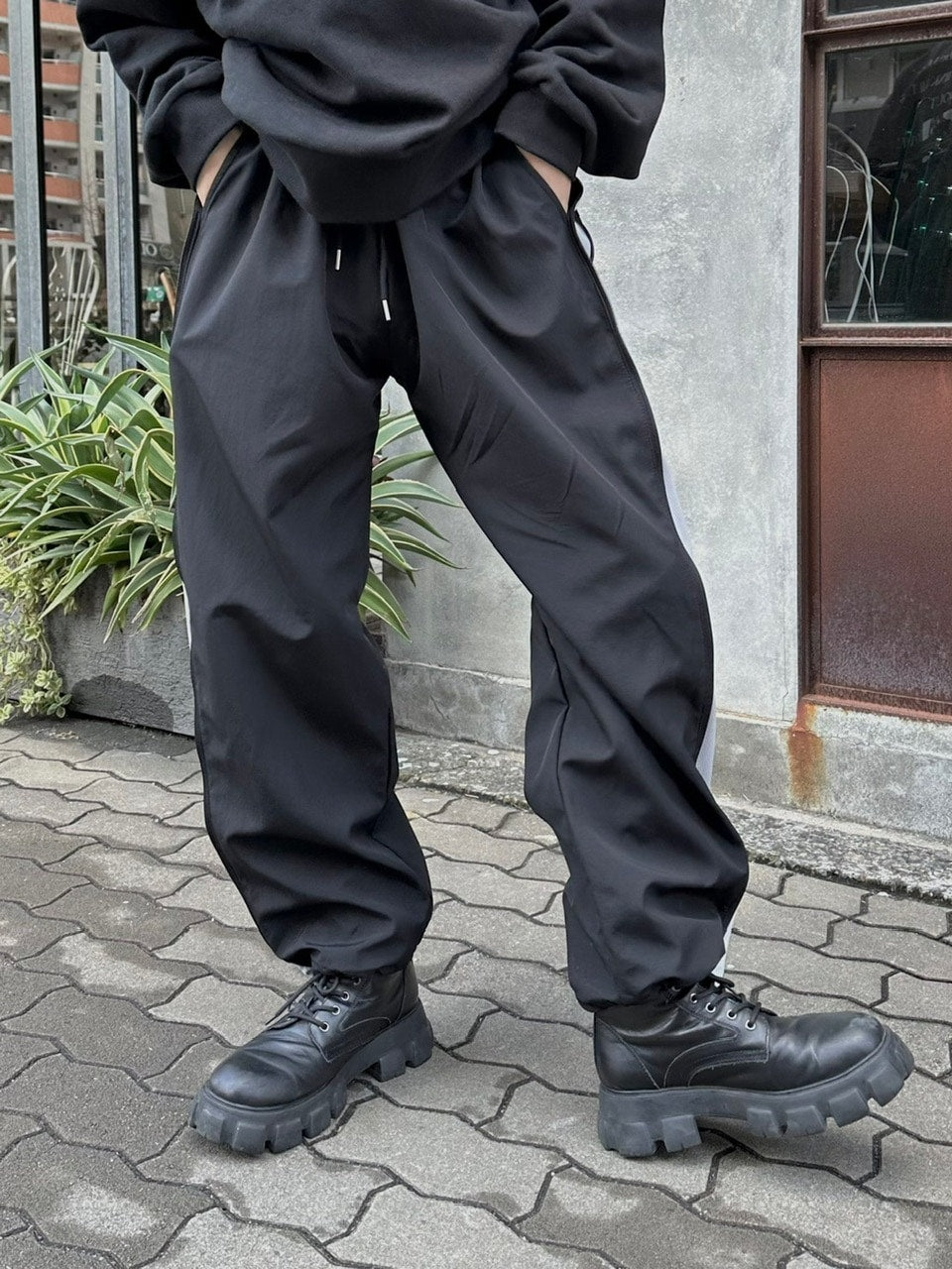 受注制【Chikashitsu +】side zip wide nylon pants (3color)