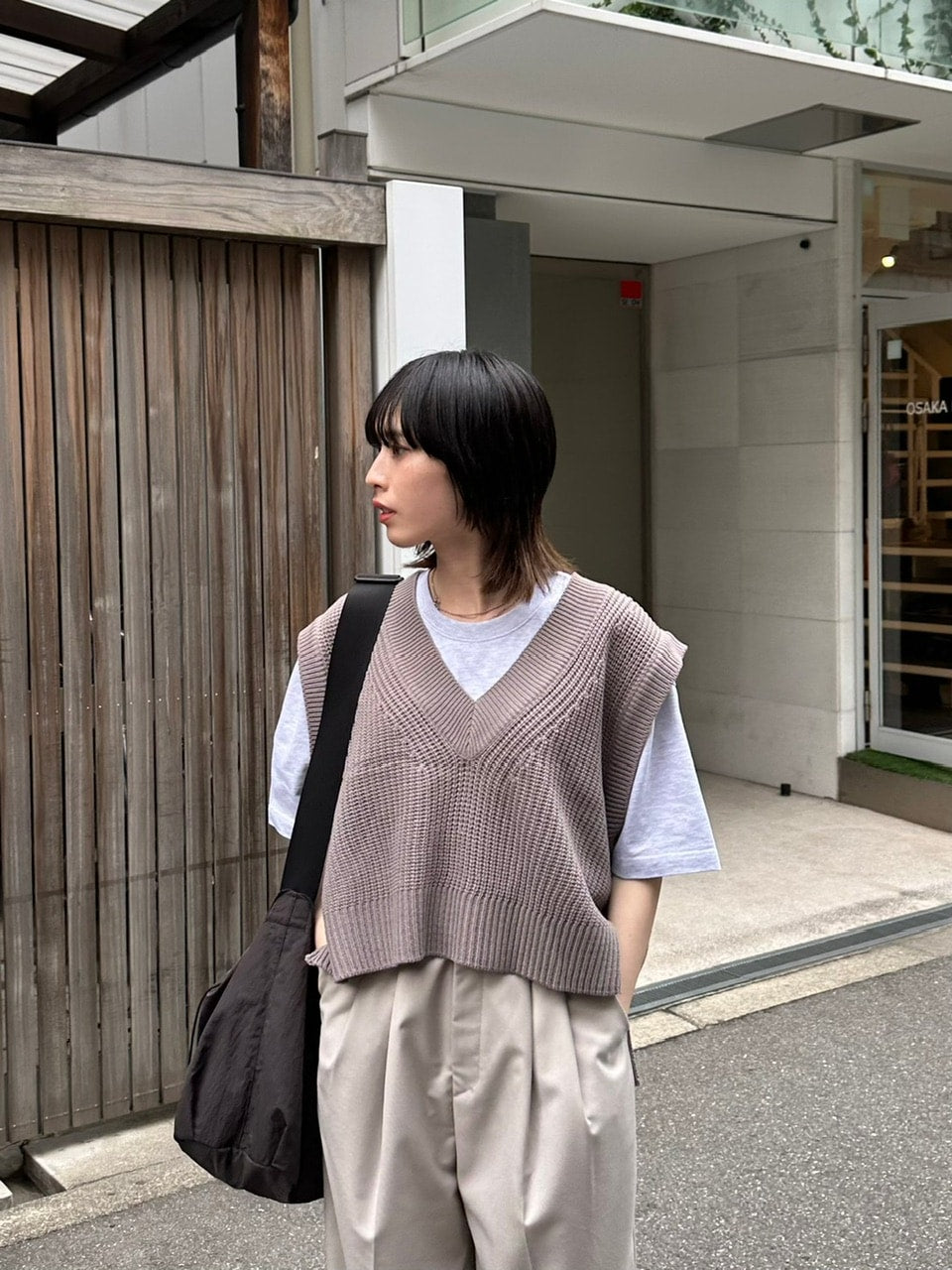 大阪店WEB限定受注制【Chikashitsu +】cropped box vest (2color)