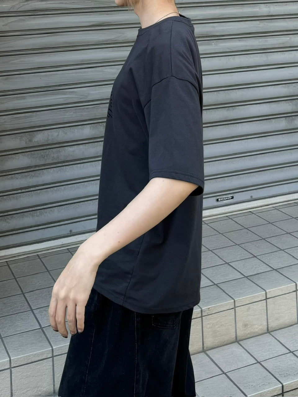 受注制【Chikashitsu +】logo graphic t-shirt 2 (3color) / 【チカシツプラス】グラフィックロゴプリント半袖Tシャツ