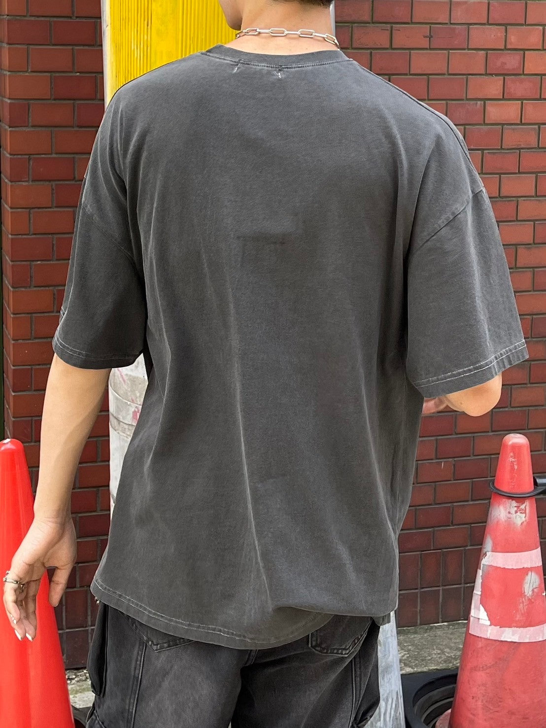 受注制【Chikashitsu +】pigment cross print t-shirt (2color)