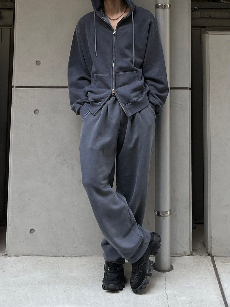 受注制【Chikashitsu +】unisex semi cropped pigment wash hoodie (4color)