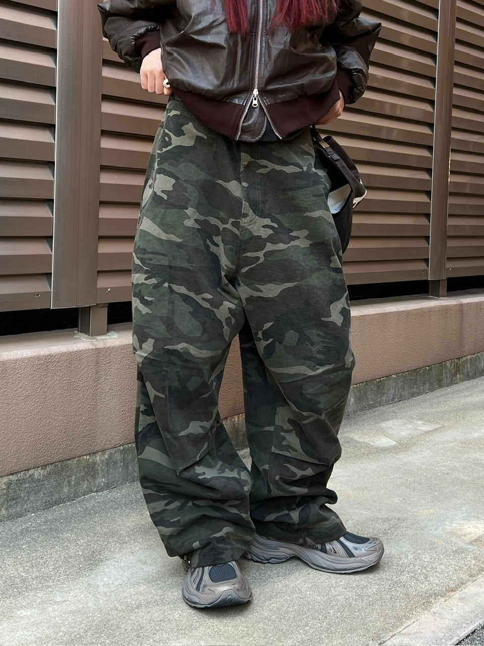 受注制【Chikashitsu +】snap button camouflage pants (2color) / 【チカシツプラス】スナップボタンカモフラージュワイドデニムパンツ