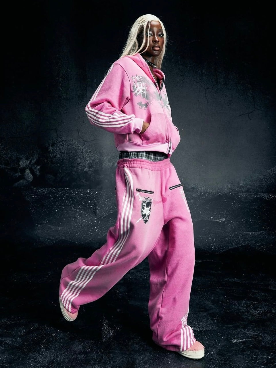 【Cozy world Wide】ROYAL KNIGHT CLUB WAXED - SWEATPANTS