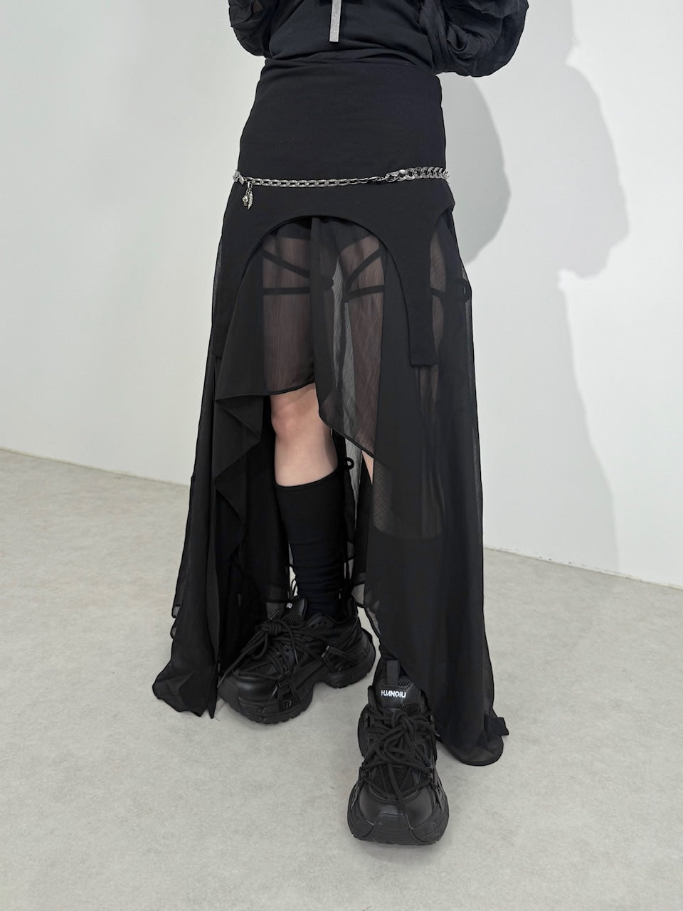 国際配送【Nerd out XU】asymmetry sheer long skirt (2color)