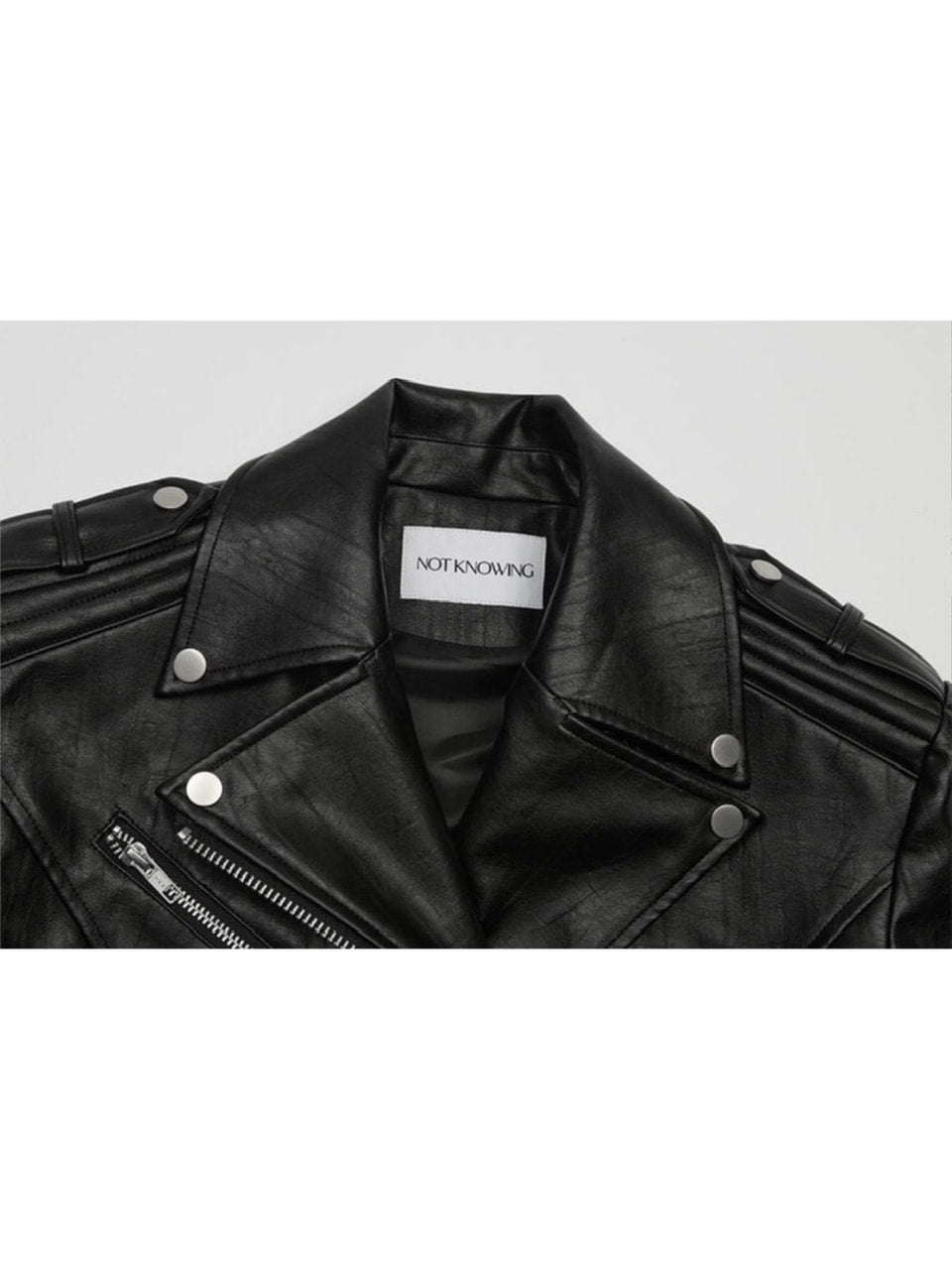 【NOT KNOWING】Curved Crop Rider Jacket / 【ノットノーイング】カーブクロップライダースジャケット