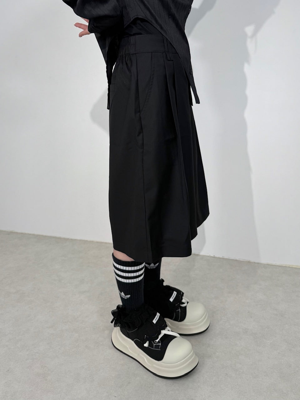 国際配送【Nerd out XU】Bermuda slacks tuck pants (2color)