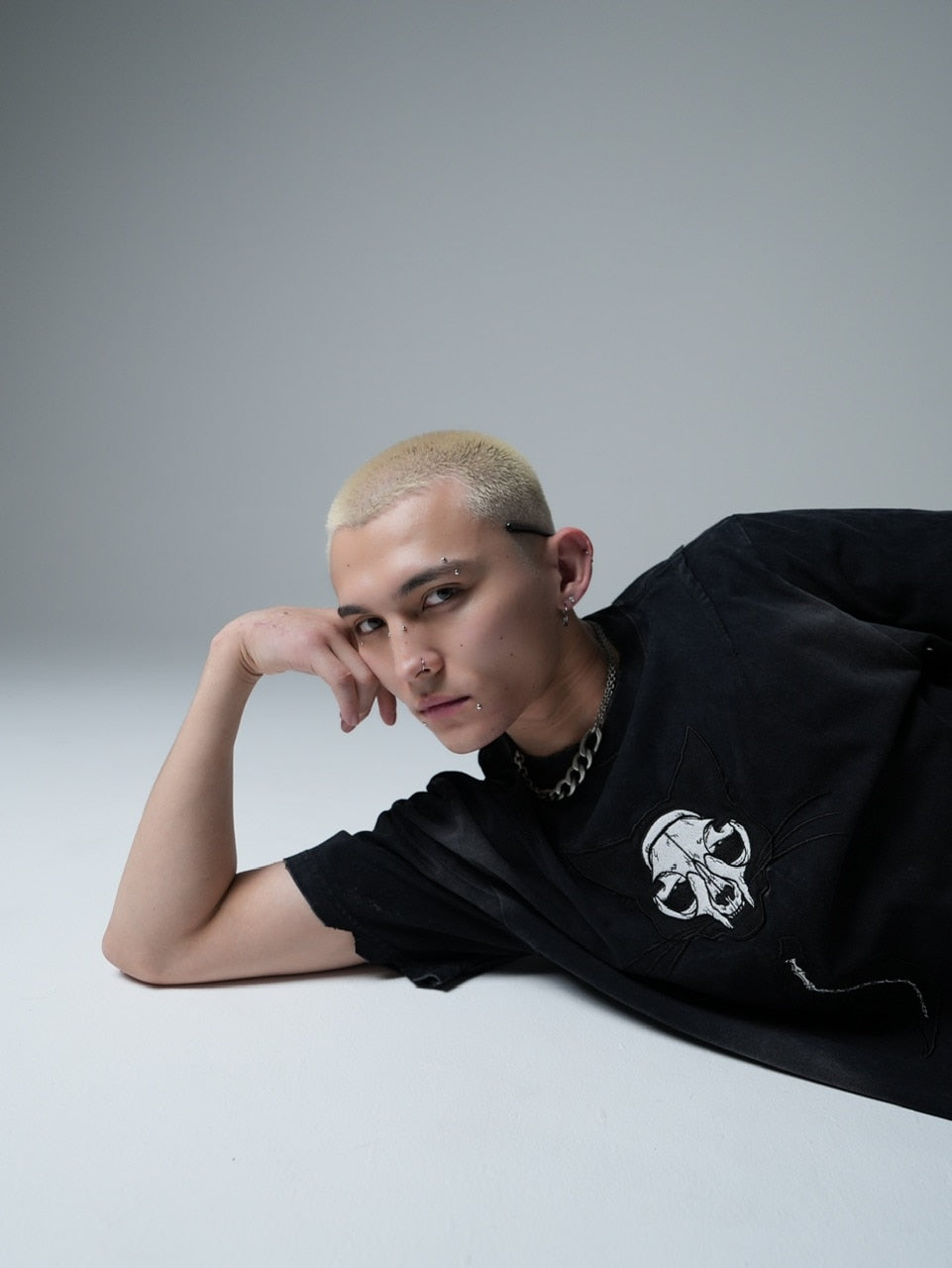 【CHIKASHITSU PLUS HIGH】Destroy skull cat T-shirt (black)