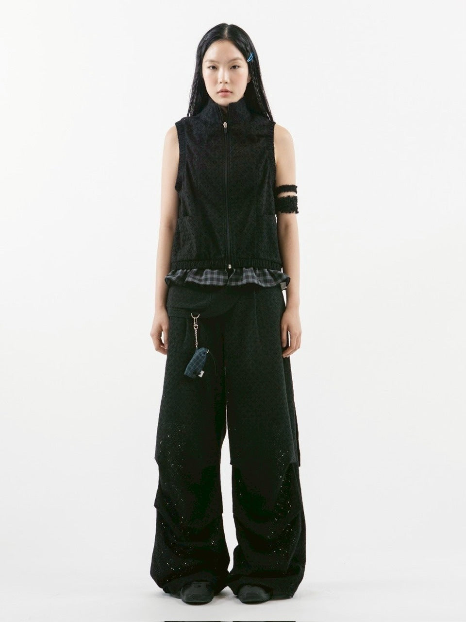 【TUOMIO】EYELET FRILL VEST / 【トゥオミオ】アイレットフリルベスト