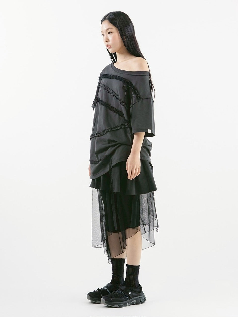 【TUOMIO】LACE STRAP OVERSIZED T-SHIRT / 【トゥオミオ】レースストラップオーバーサイズ半袖Tシャツ