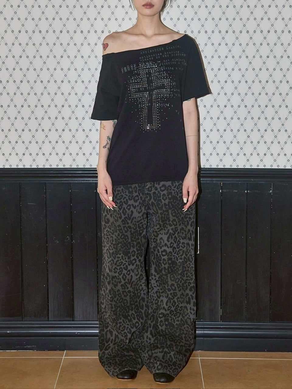 【FANCY CLUB】DIVINE CROSS ONE-SHOULDER TEE / 【ファンシークラブ】クロスワンショルダー半袖Tシャツ
