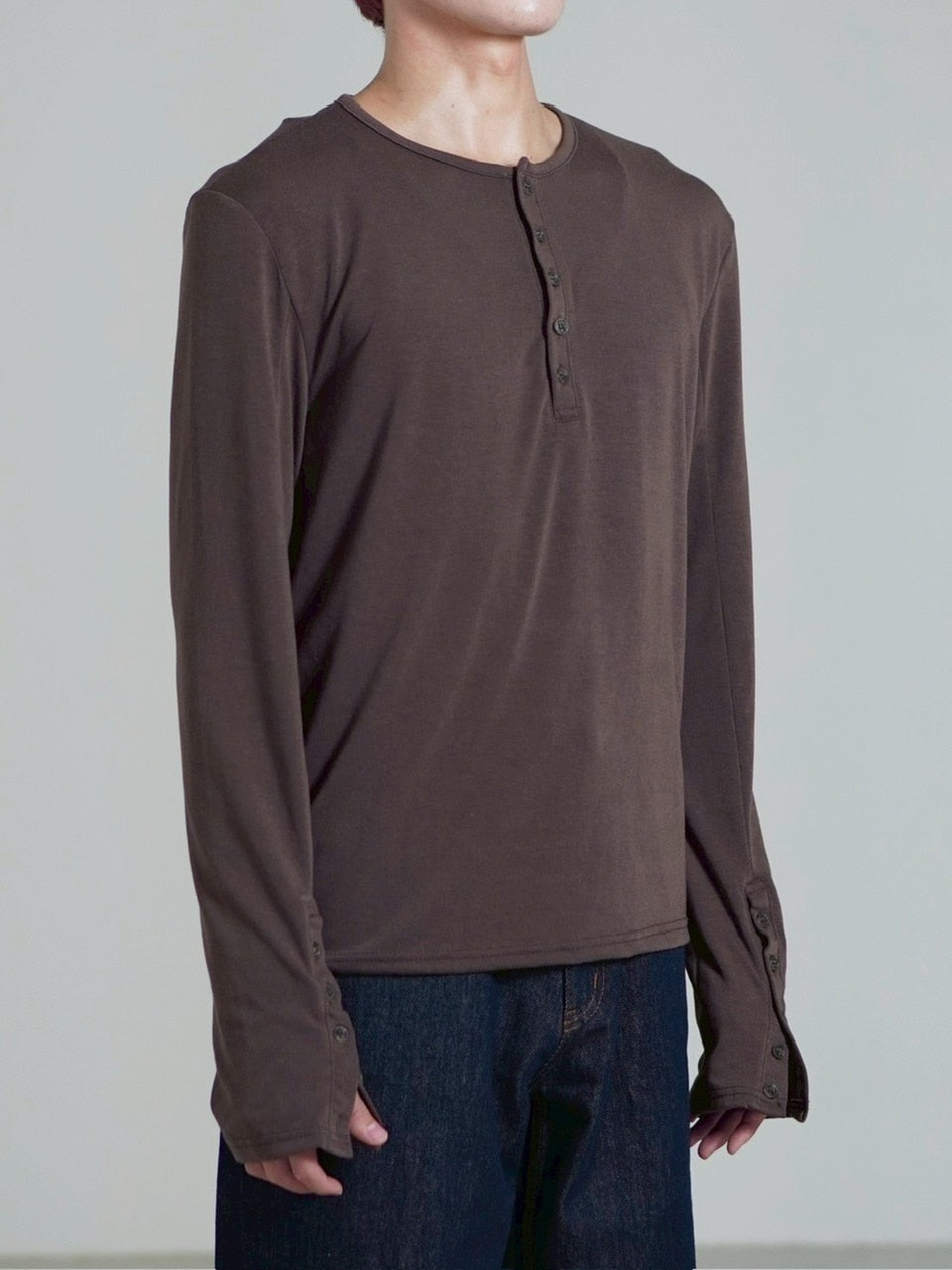 受注制【Chikashitsu +】sleeve button henry neck long sleeve tee / 【チカシツプラス】スリーブボタンヘンリーネック長袖Tシャツ (3color)