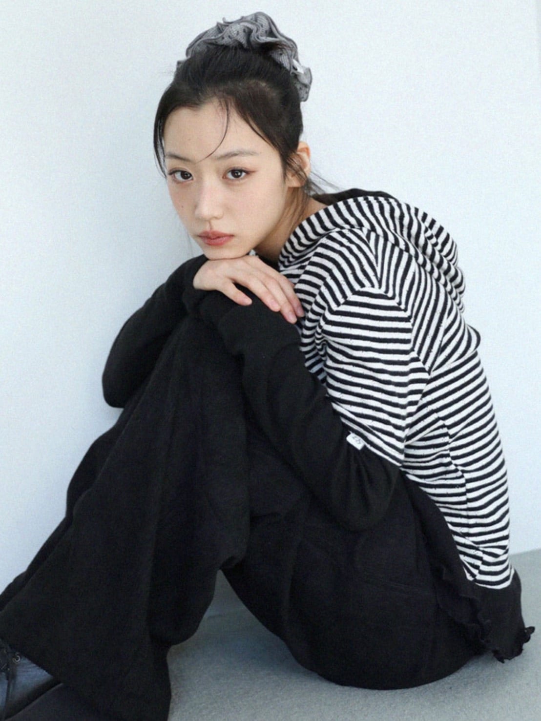 12/21 20:00 発売【Uglyshadow】STRIPE SHIRRING LAYERED HOODIE