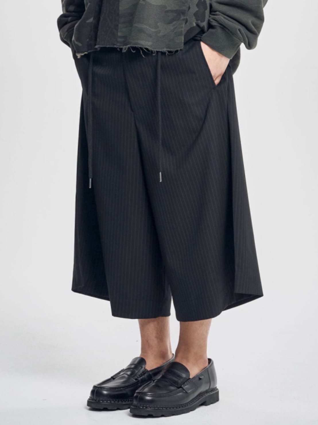 着画、物撮りまだ【AJOBYAJO】One Tuck Stripe Bermuda Pants