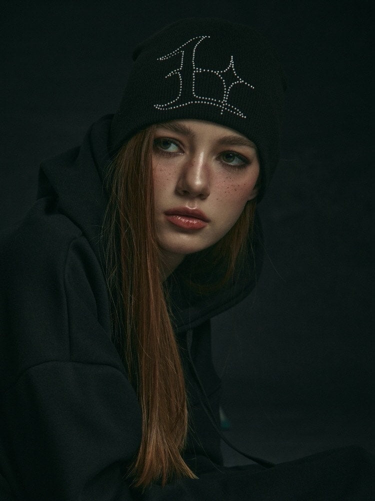 【GATELESS】RHINESTONE LOGO BEANIE / 【ゲートレス】ラインストーンロゴニット帽