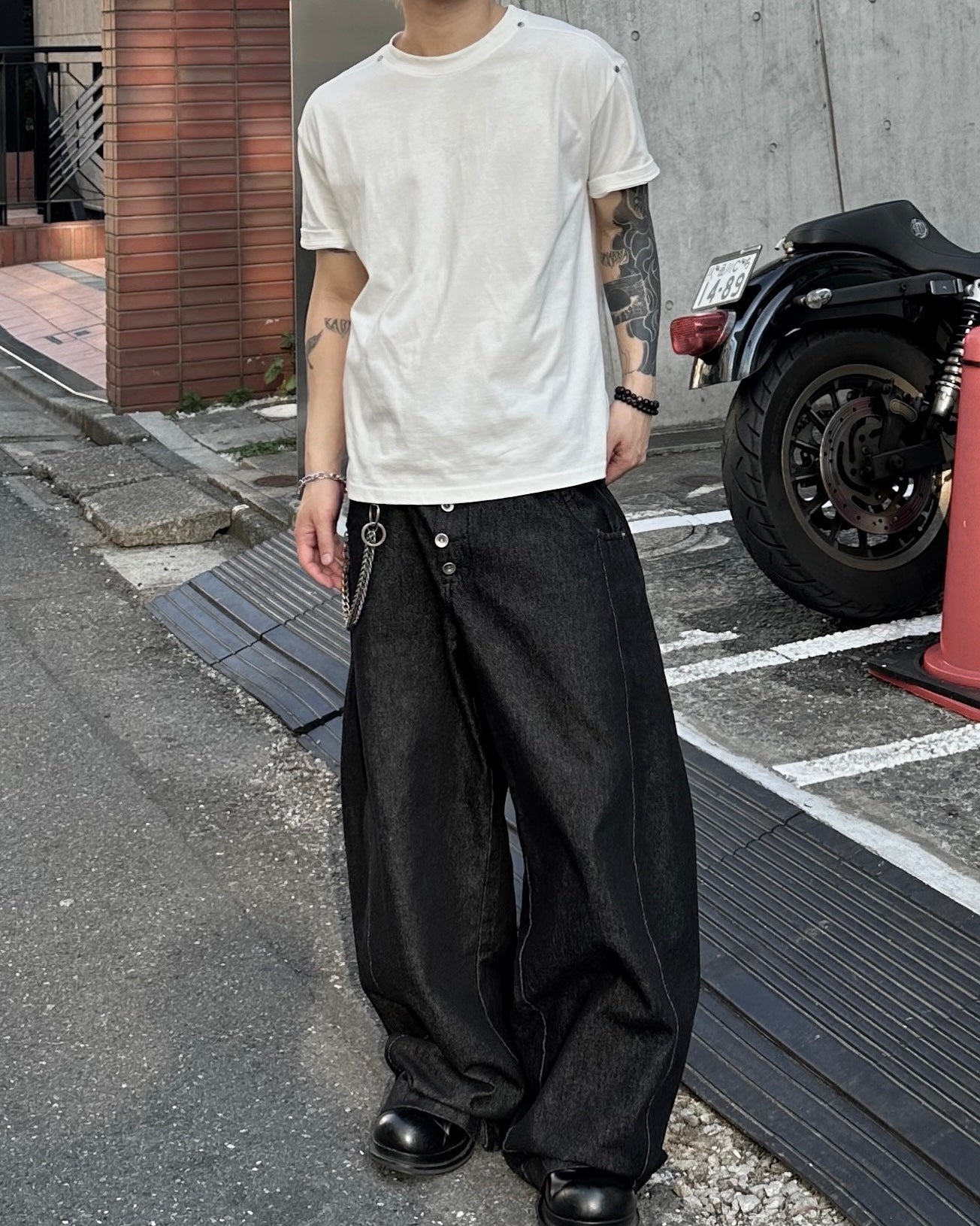 大阪店WEB限定受注制【Chikashitsu +】shoulder rivet t-shirt (3color)