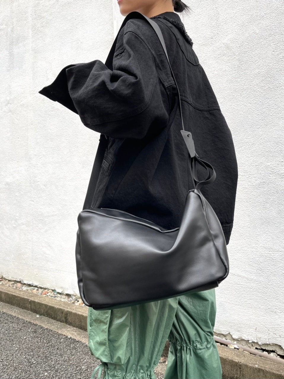 受注制【Chikashitsu +】leather shoulder bag (2color)