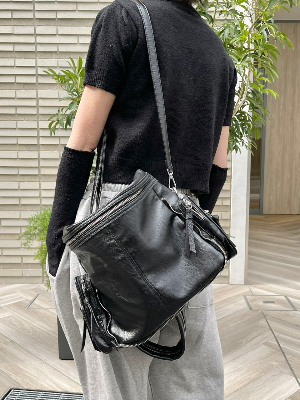 受注制【Chikashitsu +】zip design leather shoulder bag