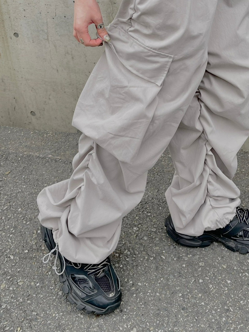 受注制【Chikashitsu +】oversized gather cargo pants (3color)