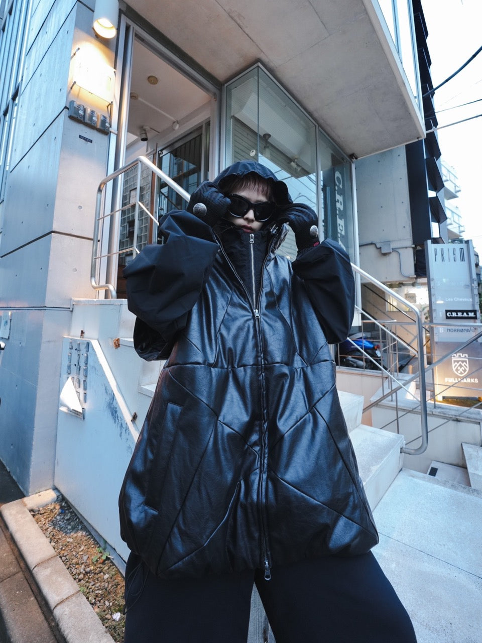 【DIG YOUR OWN GRAVE】star leather vest (2color)